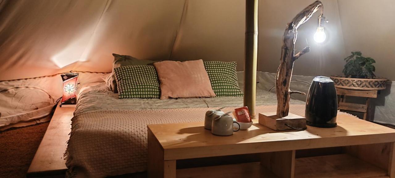 Evasion En Pleine Nature, Tipi Insolite Et Jacuzzi Au Pont Du Gard ! Vers-Pont-du-Gard Esterno foto