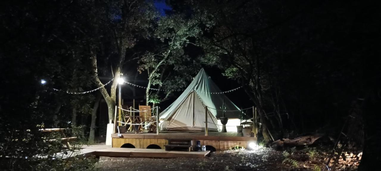 Evasion En Pleine Nature, Tipi Insolite Et Jacuzzi Au Pont Du Gard ! Vers-Pont-du-Gard Esterno foto